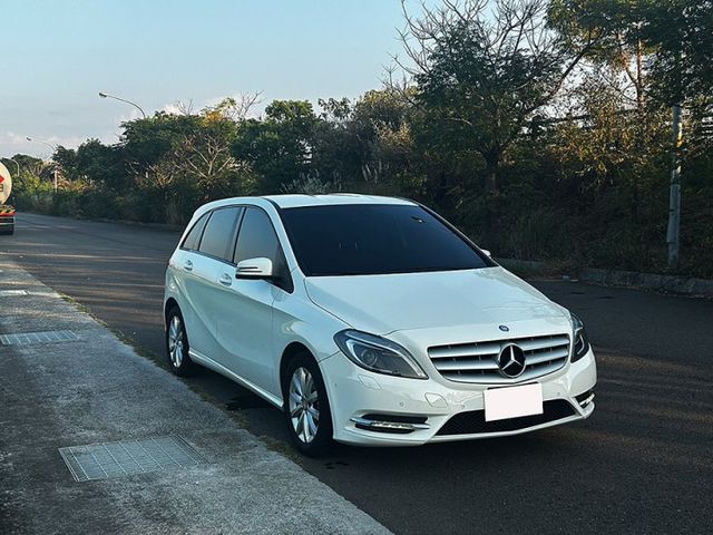 14年 B180總代理 低里程跑5.9萬公里 全原廠保養 大保養剛做完 原鈑件 無待修 全額貸  第2張相片