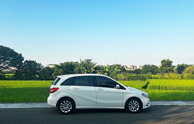 14年 B180總代理 低里程跑5.9萬公里 全原廠保養 大保養剛做完 原鈑件 無待修 全額貸  第4張相片