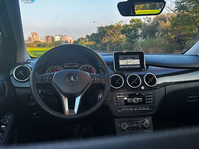 14年 B180總代理 低里程跑5.9萬公里 全原廠保養 大保養剛做完 原鈑件 無待修 全額貸  第7張相片