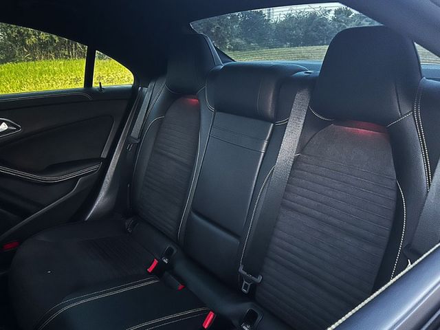 18年式CLA45  獵跑 ED1版 西裝暴徒 披著羊皮的狼381匹 電子懸吊 排氣閥門 原鈑件無待修  第7張相片