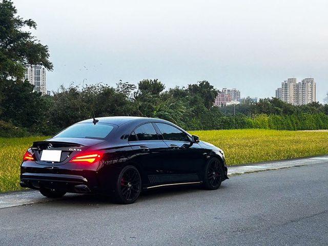 18年式CLA45  獵跑 ED1版 西裝暴徒 披著羊皮的狼381匹 電子懸吊 排氣閥門 原鈑件無待修  第13張相片