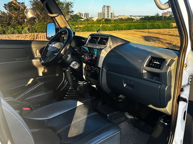 19年A180 5人座 後座獨立冷氣 載人載貨 做生意的好夥伴 免頭款 低利率 實車實價  第5張相片