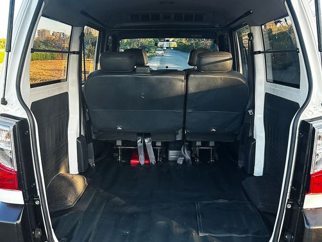 19年A180 5人座 後座獨立冷氣 載人載貨 做生意的好夥伴 免頭款 低利率 實車實價  第9張相片