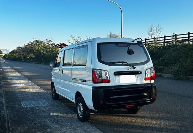 19年A180 5人座 後座獨立冷氣 載人載貨 做生意的好夥伴 免頭款 低利率 實車實價  第11張相片