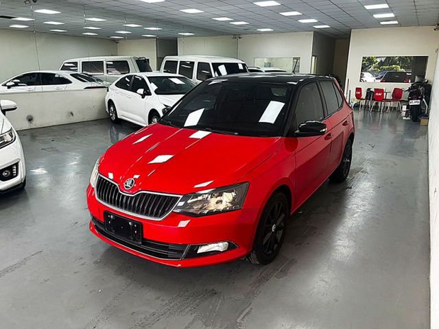 17年FABIA 1.2 Tsi 都會型5門小車 安全5顆星 停車方便超省油 1年稅金只需8千多全額貸 低利率免頭款  第1張相片
