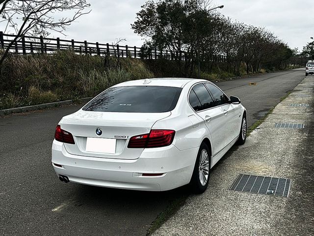 15年520i 2.0渦輪引擎 僅跑10萬  一手車無待修 實車實價 全額貸 免頭款  第10張相片