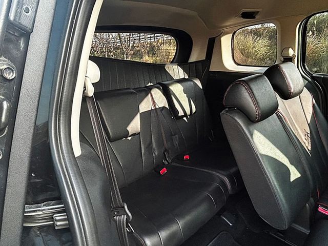 14年MAZDA5 升級VIP式樣 全車空力套件 17吋鋁圈 4活塞卡鉗 加大碟盤 無待修原鈑件  第9張相片