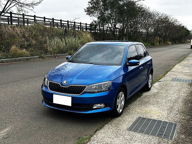 18年FABIA 1.0 Tsi 都會型5門小車 安全5顆星 停車方便超省油 1年稅金只需8千多全額貸 低利率免頭款  第1張相片