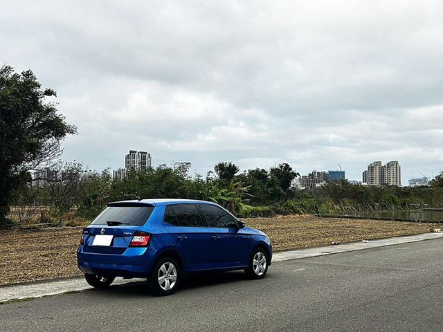 18年FABIA 1.0 Tsi 都會型5門小車 安全5顆星 停車方便超省油 1年稅金只需8千多全額貸 低利率免頭款  第8張相片