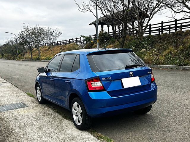 18年FABIA 1.0 Tsi 都會型5門小車 安全5顆星 停車方便超省油 1年稅金只需8千多全額貸 低利率免頭款  第9張相片