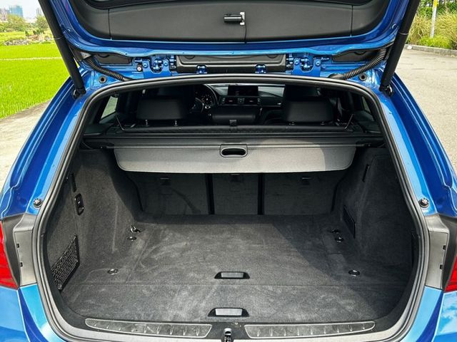 18年式總代理 一手車 320 TOURING M版 精品升級 視覺系 原鈑件 無待修   全額貸 免頭款  第11張相片