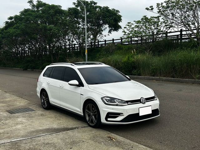 18年式GOLF 旅行車 R-LINE版 一手車 都在原廠保養 無事故 原鈑件 全額貸低利率免頭款  第2張相片