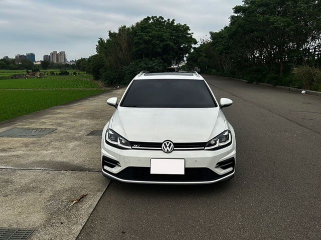 18年式GOLF 旅行車 R-LINE版 一手車 都在原廠保養 無事故 原鈑件 全額貸低利率免頭款  第3張相片
