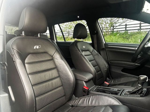 18年式GOLF 旅行車 R-LINE版 一手車 都在原廠保養 無事故 原鈑件 全額貸低利率免頭款  第6張相片