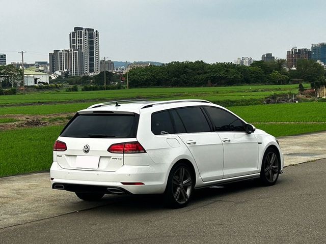 18年式GOLF 旅行車 R-LINE版 一手車 都在原廠保養 無事故 原鈑件 全額貸低利率免頭款  第9張相片