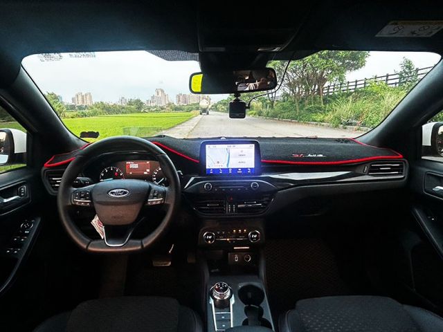 st-line Lommel 版一手車 僅跑2.7萬公里 原鈑件 無事故 無待修 全額帶低利率  第4張相片