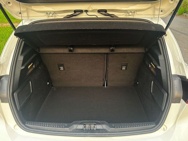 st-line Lommel 版一手車 僅跑2.7萬公里 原鈑件 無事故 無待修 全額帶低利率  第9張相片