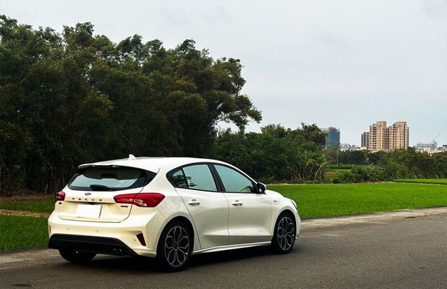 st-line Lommel 版一手車 僅跑2.7萬公里 原鈑件 無事故 無待修 全額帶低利率  第11張相片