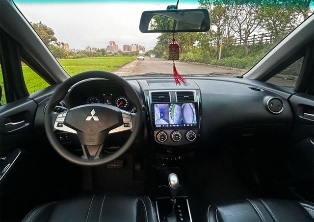 23年 COLT PLUS 輕鬆型 環景影音版 一手車 原鈑件 僅跑1.9萬 媲美新車 只需新車半價  第5張相片