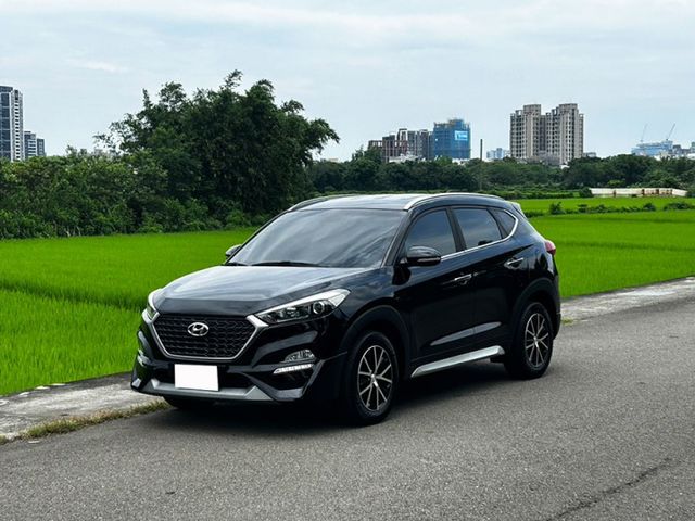 17年時尚版1.6 TURBO 一手車 原鈑件 .無事故 無待修 全額貸 免頭款 實車實價  第1張相片