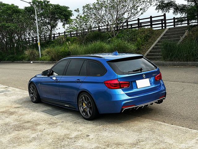 18年式總代理 一手車 320 TOURING M版 精品升級 視覺系 原鈑件 無待修   全額貸 免頭款  第14張相片