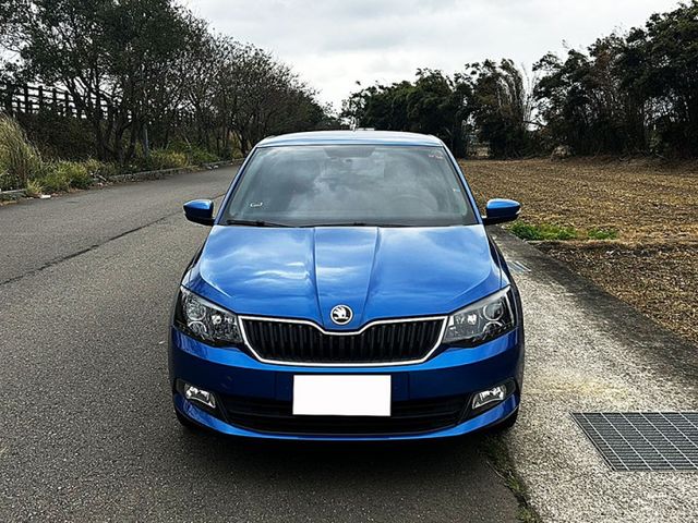 18年FABIA 1.0 Tsi 都會型5門小車 安全5顆星 停車方便超省油 1年稅金只需8千多全額貸 低利率免頭款  第3張相片