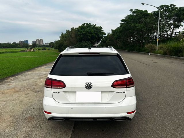 18年式GOLF 旅行車 R-LINE版 一手車 都在原廠保養 無事故 原鈑件 全額貸低利率免頭款  第8張相片