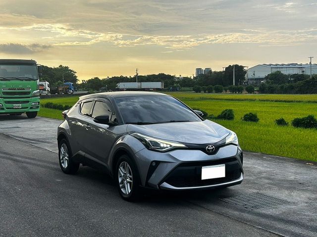 20年式 CHR 1.2t AWD 頂級尊絕版 一手車 僅跑5萬多公里 原鈑件無待修 全原廠保養  第3張相片