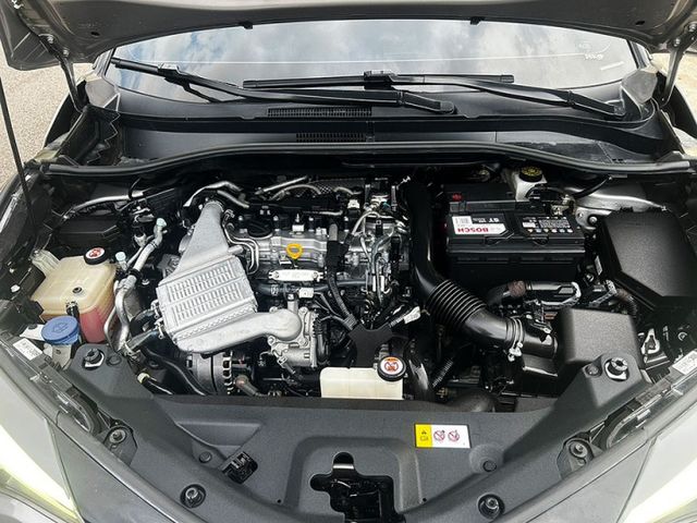 20年式 CHR 1.2t AWD 頂級尊絕版 一手車 僅跑5萬多公里 原鈑件無待修 全原廠保養  第4張相片