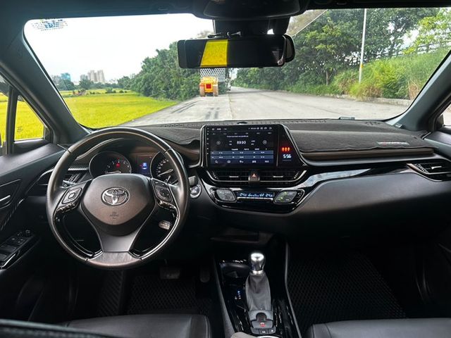 20年式 CHR 1.2t AWD 頂級尊絕版 一手車 僅跑5萬多公里 原鈑件無待修 全原廠保養  第5張相片