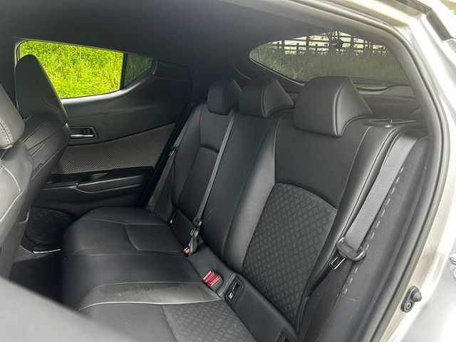 20年式 CHR 1.2t AWD 頂級尊絕版 一手車 僅跑5萬多公里 原鈑件無待修 全原廠保養  第8張相片