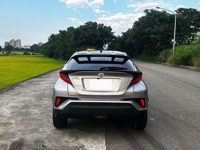 20年式 CHR 1.2t AWD 頂級尊絕版 一手車 僅跑5萬多公里 原鈑件無待修 全原廠保養  第11張相片