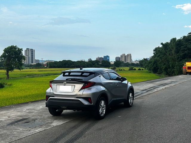 20年式 CHR 1.2t AWD 頂級尊絕版 一手車 僅跑5萬多公里 原鈑件無待修 全原廠保養  第12張相片
