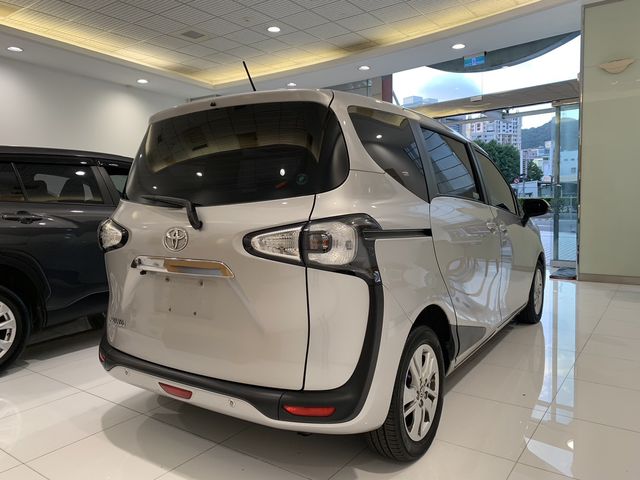 SIENTA 1.8  第5張相片
