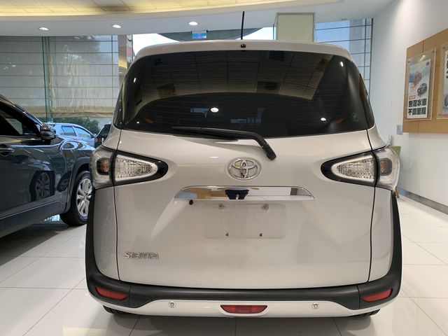 SIENTA 1.8  第6張相片
