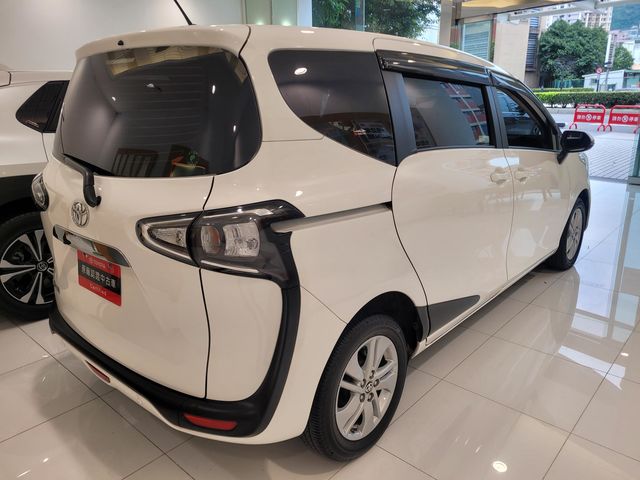 SIENTA 1.8  第5張相片
