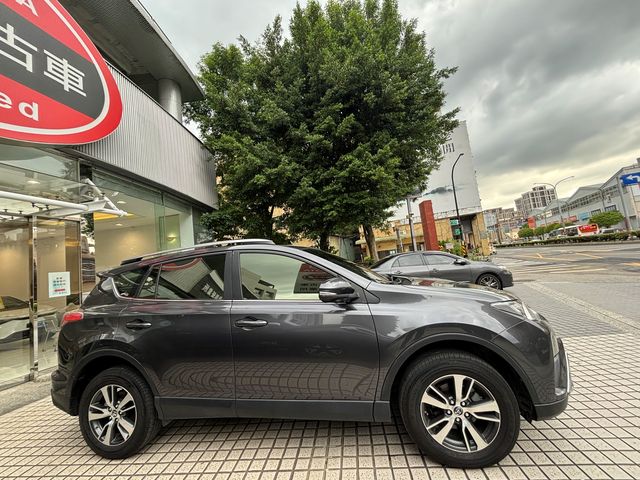 RAV4 2.5  第4張相片