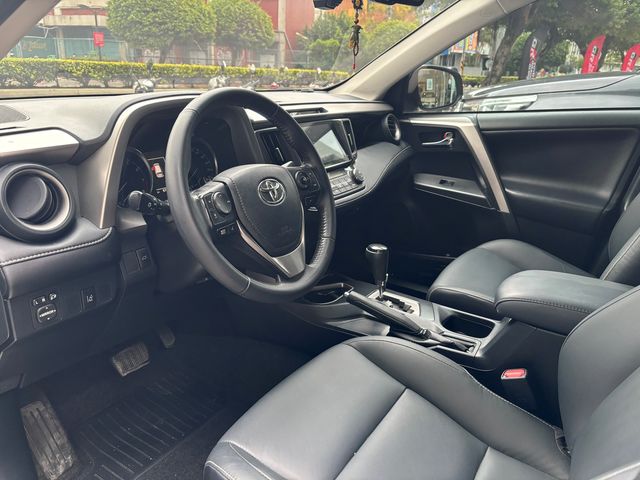 RAV4 2.5  第8張相片
