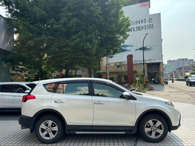 RAV4 2.0  第4張相片