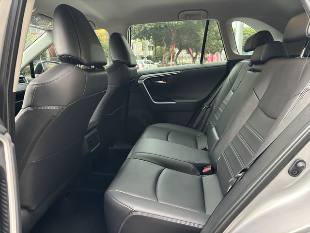 RAV4 2.0  第8張相片