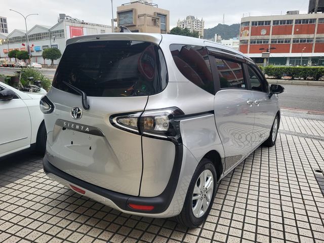 SIENTA 1.8  第5張相片