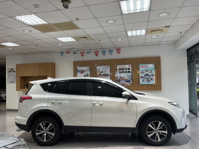 RAV4 2.0  第4張相片