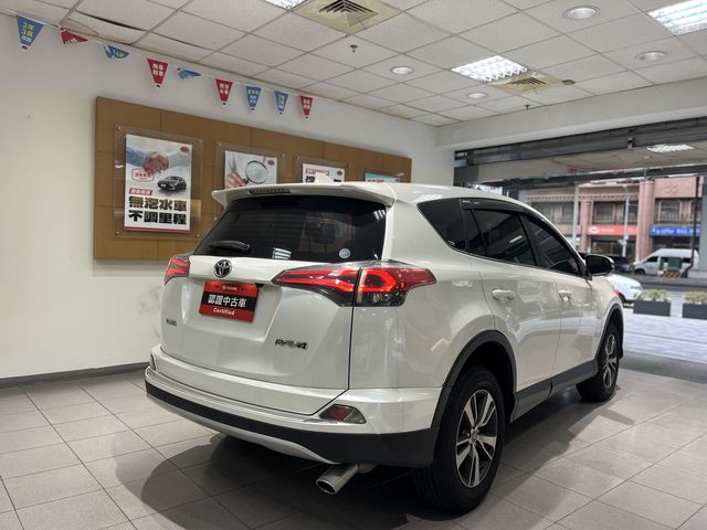 RAV4 2.0  第5張相片