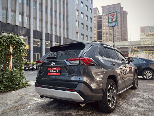 RAV4 2.0  第4張相片