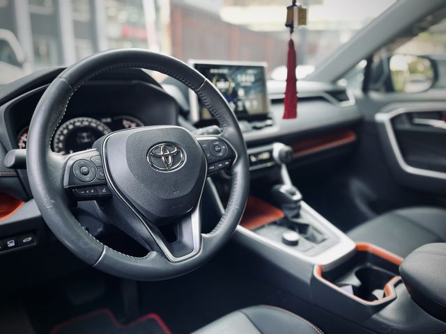 RAV4 2.0  第6張相片