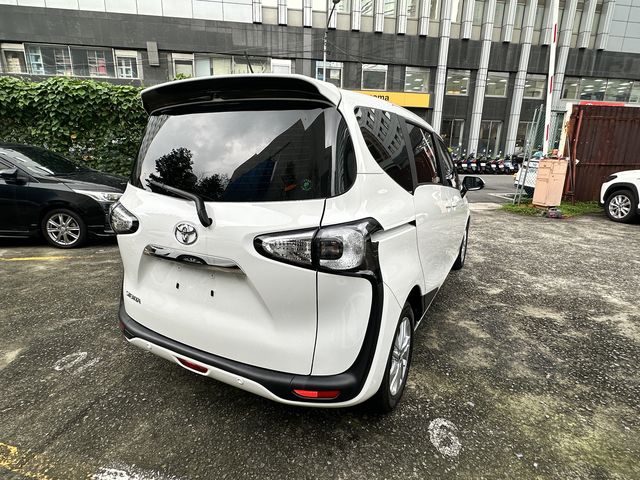 SIENTA 1.8  第6張相片