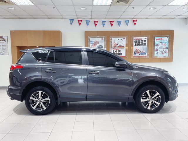 RAV4 2.5  第4張相片