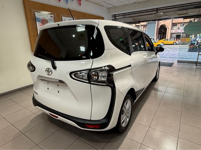 SIENTA 1.8  第5張相片