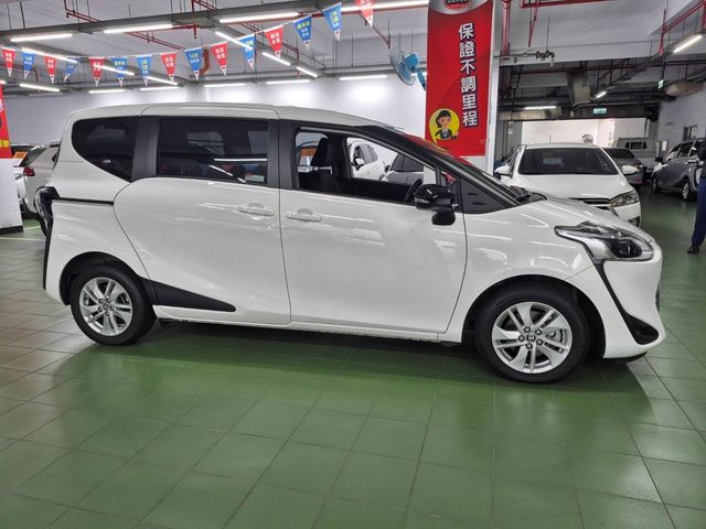 SIENTA 1.8  第6張相片