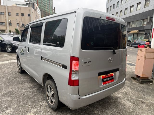 TOWN ACE VAN 5人  第6張相片